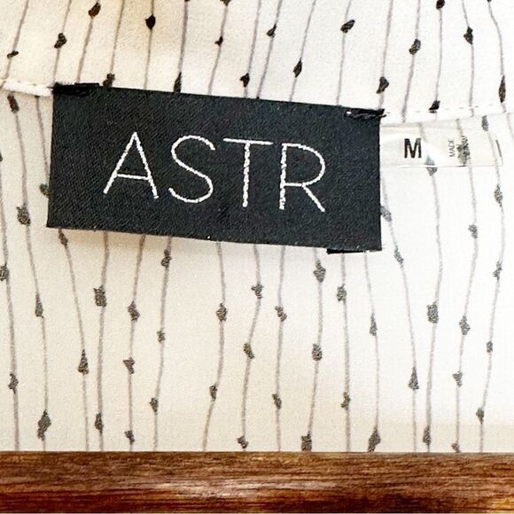 ASTR Button Down Top White Print Tunic Size Medium - Picture 11 of 13